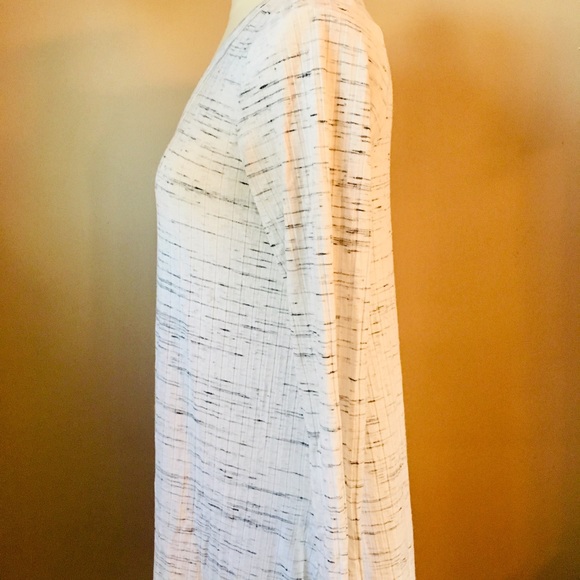 3 / $25 Long sleeved THYME maternity top - Picture 2 of 5